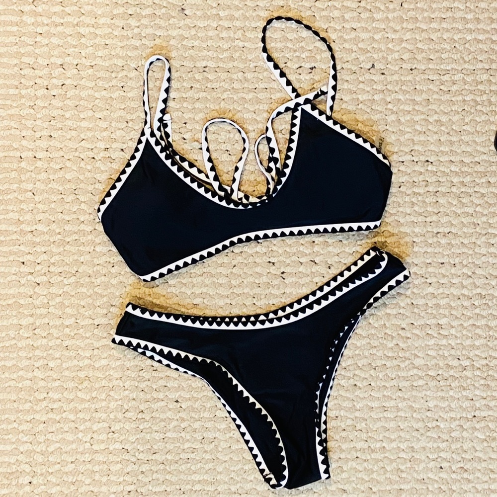 NWOT Black and white bikini
